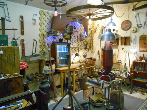 Antiques & Uniques in Ozona - Palm Harbor, Florida 34683