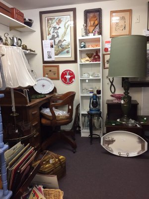Picket Fence Antiques - Sacramento, California 95819