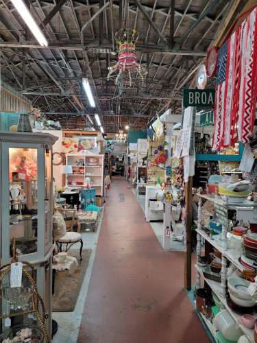 De'france Indoor Flea Market Antiques - Fort Walton Beach, Florida 32548