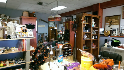 Little Shop of Collectibles - Yuba City, California 95991