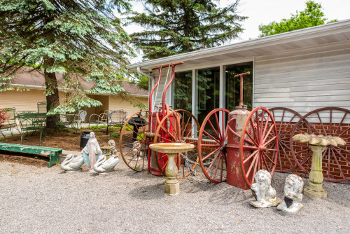 Wagon Wheel Antiques Inc - Valencia, Pennsylvania 16059