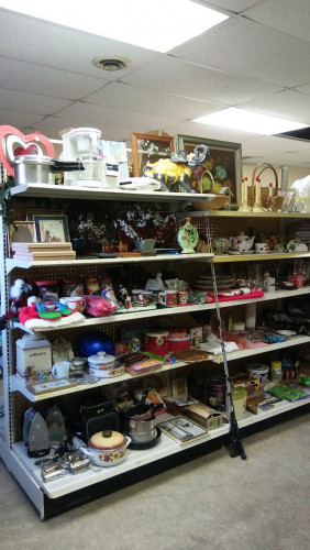 Trinkets & Treasures Flea Market - Mountain View, Missouri 65548