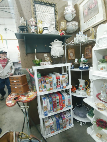 Toys N Treasures Flea Market - Lima, Ohio 45807
