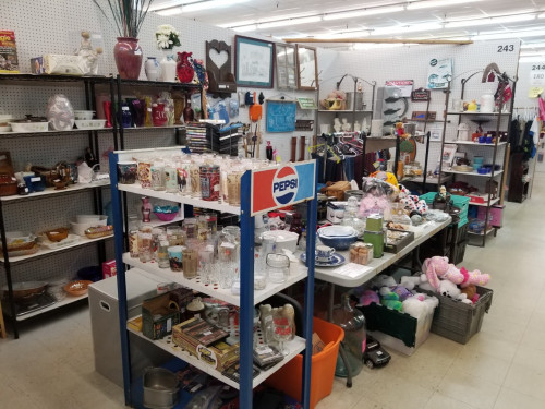 White Elephant Vendors Market - Louisville, Kentucky 40258