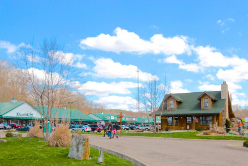 Hocking Hills Market - Rockbridge, Ohio 43149