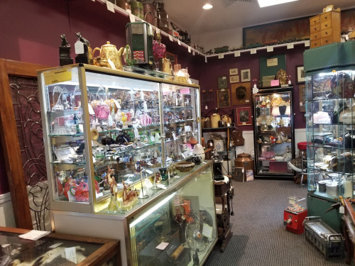 Emiline's Antiques & Collectibles - Palmetto, Florida 34221