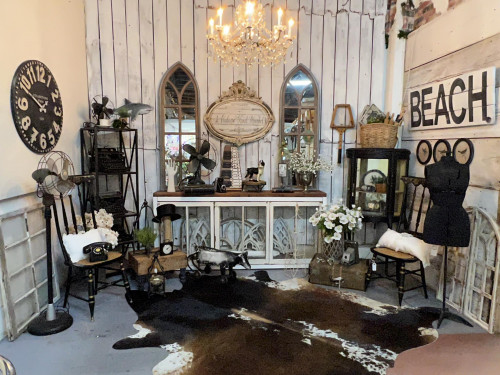 Defrance Antiques On Beal -  Fort Walton Beach, Florida 32548