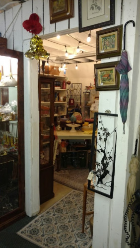 Trader's Emporium Antiques - Soquel, California 95073