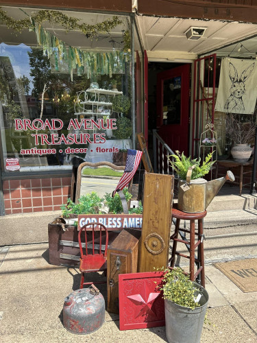 Broad Avenue Treasures - Belle Vernon, Pennsylvania 15012