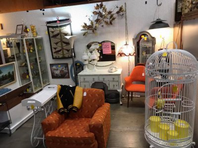 Midway Antique Mall Dealers - Sacramento, California 95841