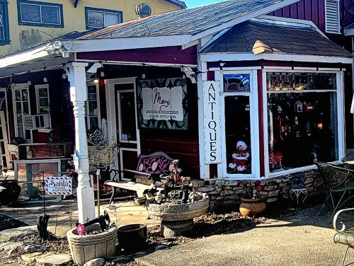 Mary's Antiques And Collectables - Wimberley, Texas 78676