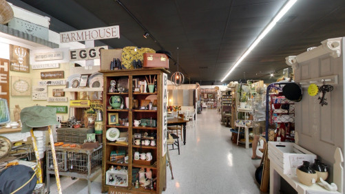 Trends Vintage Marketplace & Co - Redding, California 96002