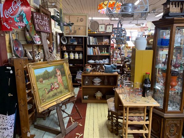 Blue Bonnet Square Antiques - Huntsville, Texas 77340