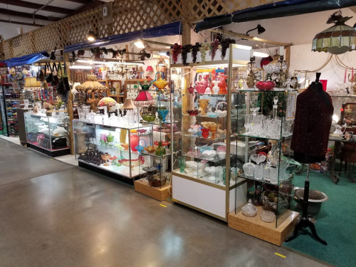 Flea Traders Paradise - Sevierville, Tennessee 37876