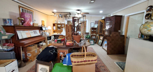 Hebert's Heirlooms & Resale - Fort Davis, Texas 79734