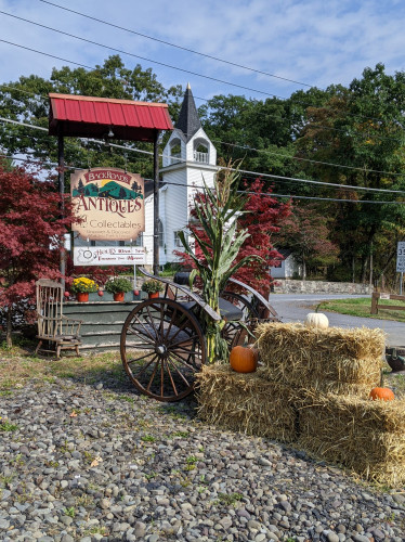 Backroads Antiques and collectables - Henryville, Pennsylvania 18332