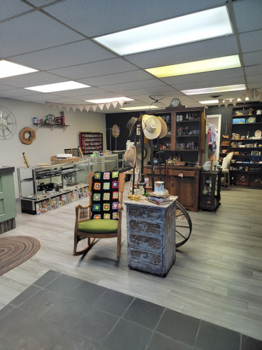 Junkin Treasures Flea Market - Aurora, Missouri 65605