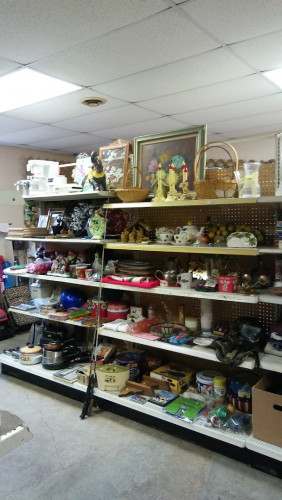 Trinkets & Treasures Flea Market - Mountain View, Missouri 65548