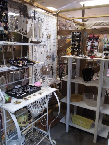 3 Cousins Treasures Flea Market - Pineville, Louisiana 71360