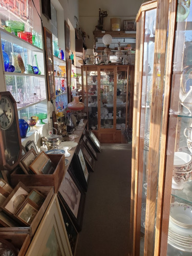 Vintage Antiques & Uniques - Galt, California 95632