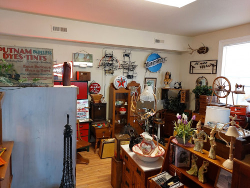 E.T.'s Antiques - Drytown, California 95699