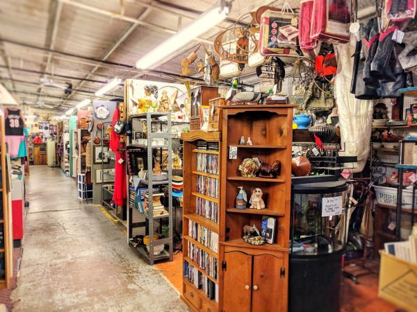 Nellie & Sue's Flea Market - Forest Hill, Texas 76119