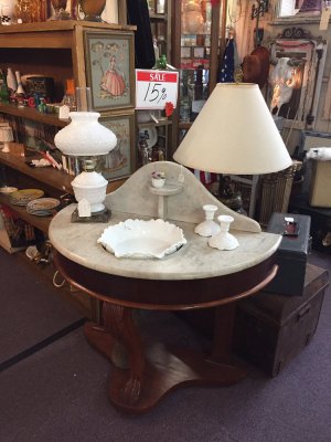 Picket Fence Antiques - Sacramento, California 95819