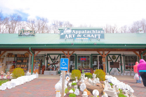 Hocking Hills Market - Rockbridge, Ohio 43149