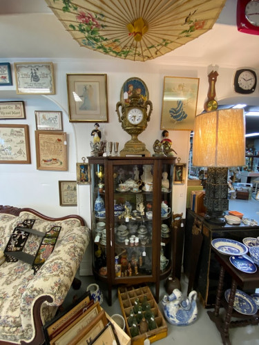 Beehive Antiques - Holly Hill, Florida 32117