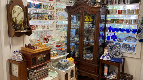 Karol's Antiques - Miami, Florida 33170