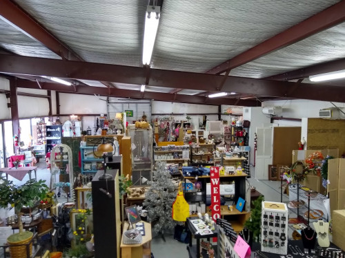 Beezy Beez Mercantile & Flea Market - Idabel, Oklahoma 74745