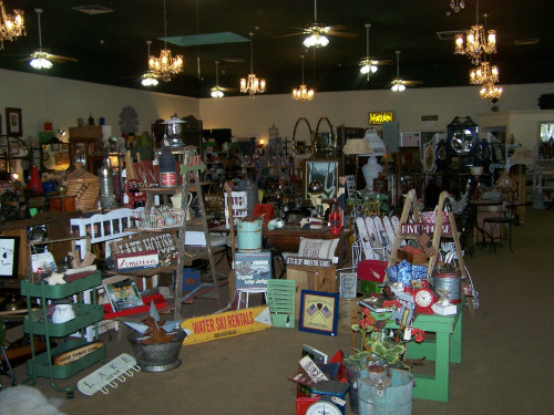 Memory Lane Antiques & Vintage - Anderson, California 96007