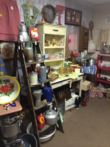 Nana & Pop-Pop's Shop (Flea Market & Antiques) - Columbia, Mississippi 39429