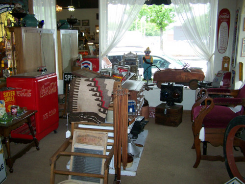 Memory Lane Antiques & Vintage - Anderson, California 96007