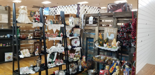 Treasure Trove Vintage Flea Market (26,000 Sq Ft) - Texarkana, Texas 75501