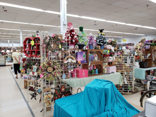 Everything Under The Sun Flea Market & Consignment - Myrtle Beach, South Carolina 29577