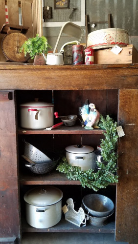 Country Road Flea Market and Antiques LLC - Hollister, Missouri 65672