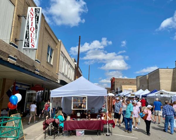 Gingerbread Antiques - Waxahachie, West Virginia 75165