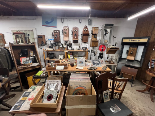 Dempsey's Antiques - Milton, Florida 32583