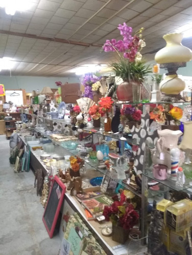 TJ's Trinkets and Treasures - Atmore, Alabama  36502