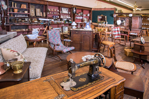 Vintage Antiques and Snazzy Things - Alpine, Texas 79830