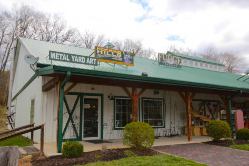 Hocking Hills Market - Rockbridge, Ohio 43149