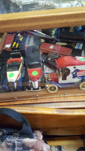 MJ's Flea Market - Springfield, Missouri 65803