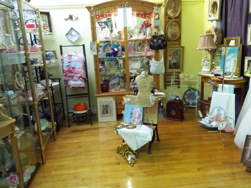 Miss Ruby's Antique & Collectibles - Plant City, Florida 33563