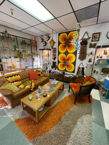 Stardust Vintage Emporium - Sacramento, California 95827