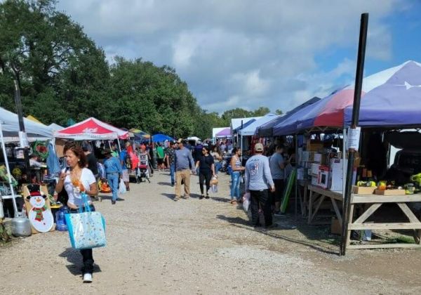 Cole’s Antique Village & Flea Market - Pearland, Texas 77581