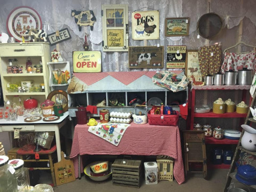 Nana & Pop-Pop's Shop (Flea Market & Antiques) - Columbia, Mississippi 39429