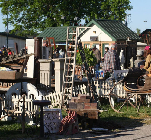 Tri-state Antique Market - Lawrenceburg, Indiana 47025