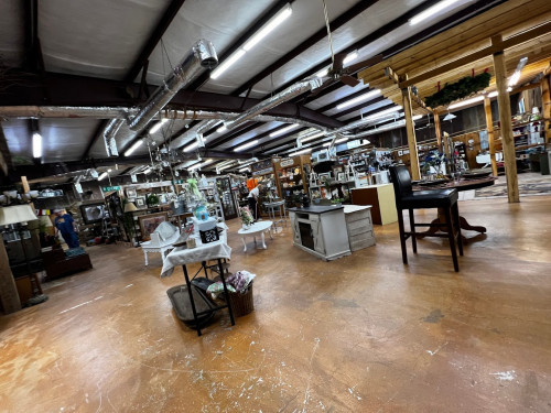 Antique Addictions And Collectibles - Clarksville, Arkansas  72830