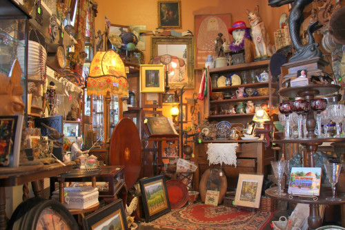 Jim & Willie's Antqs-Collectibles - Duncans Mills, California 95430